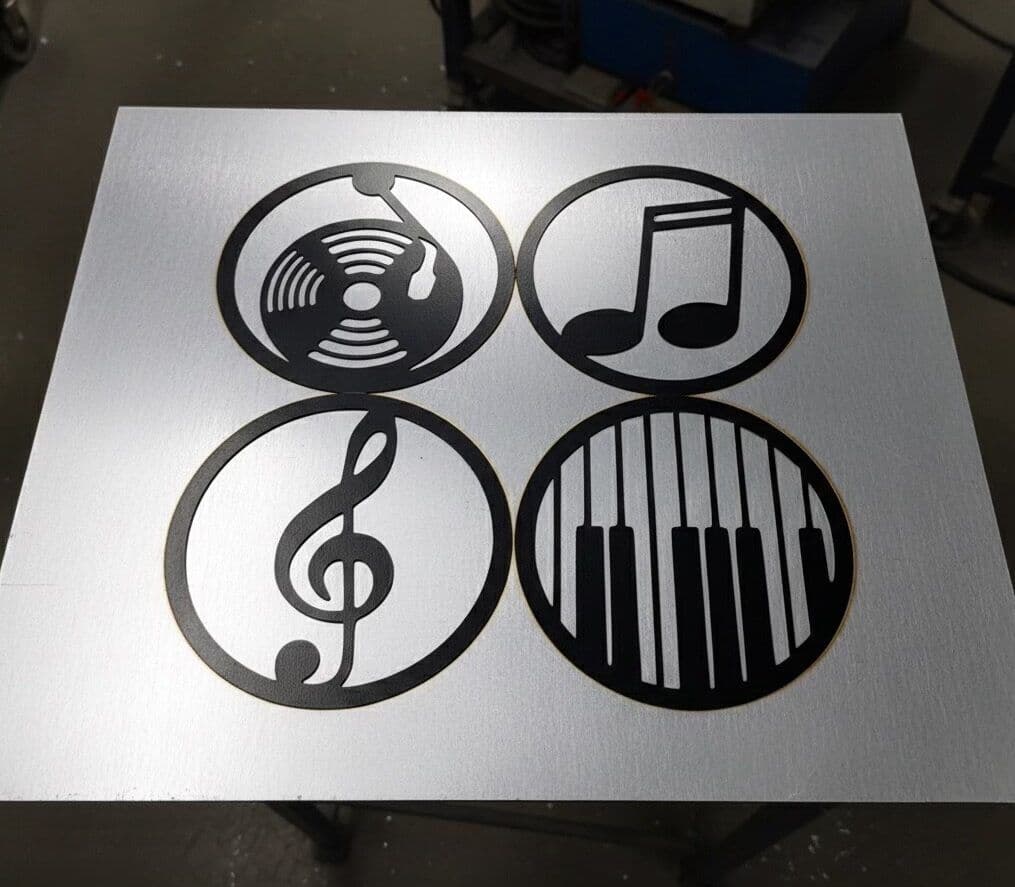 PIEZAS DECORATIVAS EN METAL